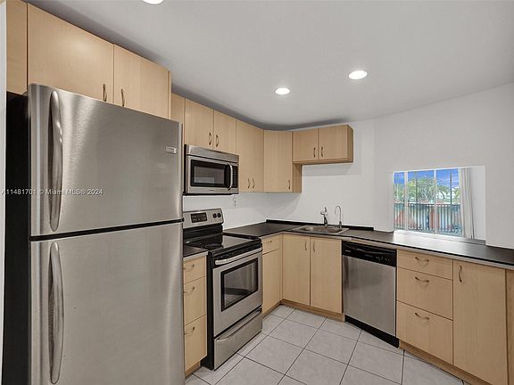 4th image of 1750 NE 191st St #2092