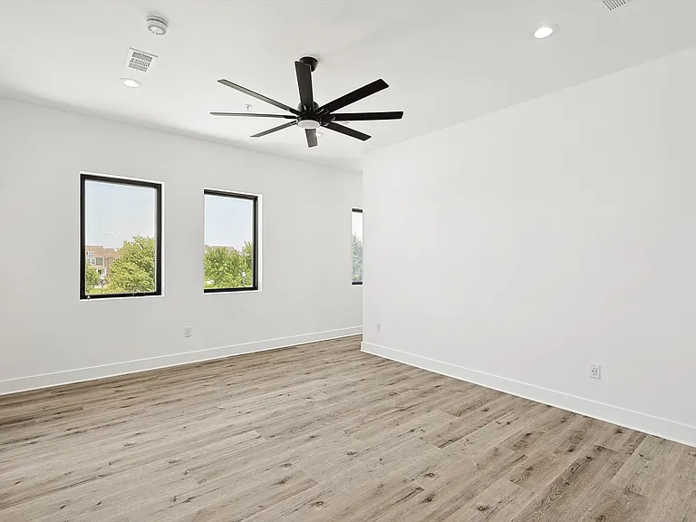 767 W Main St #201 — Photo 17