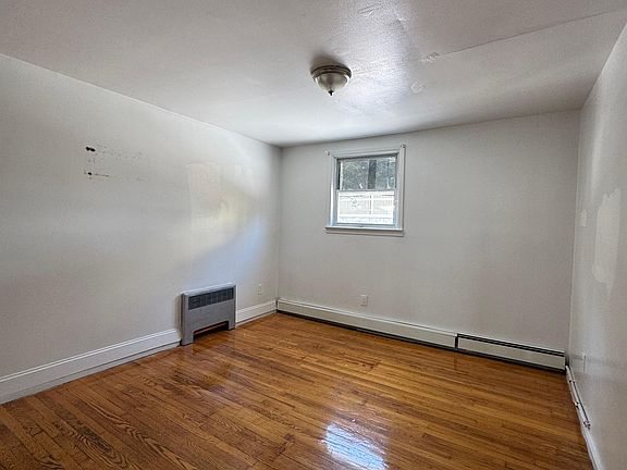 5th image of 221 Woodland Ave #2