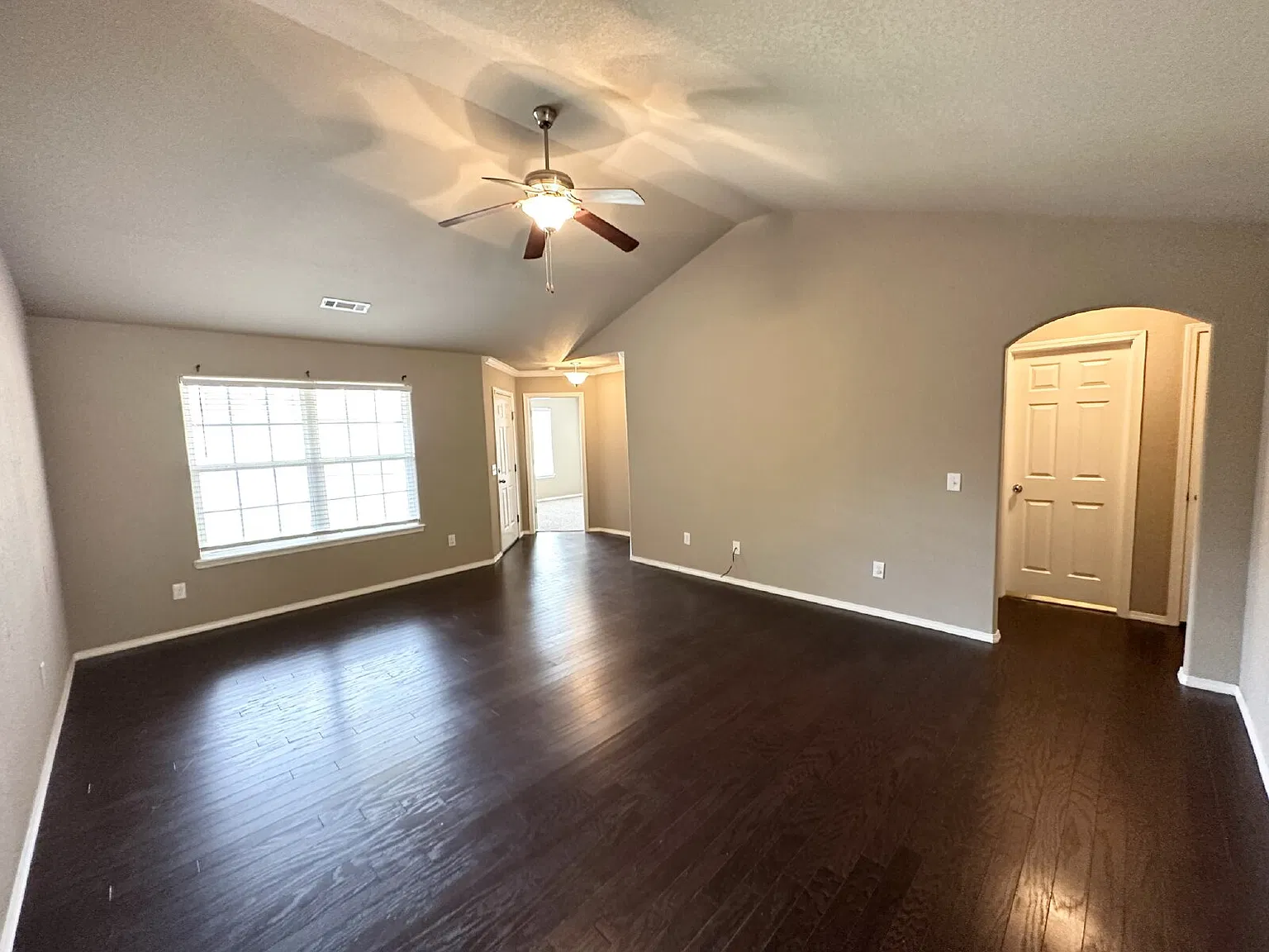 4 bed, 2.0 bath, 1688 sqft, $1,700 — Photo 4