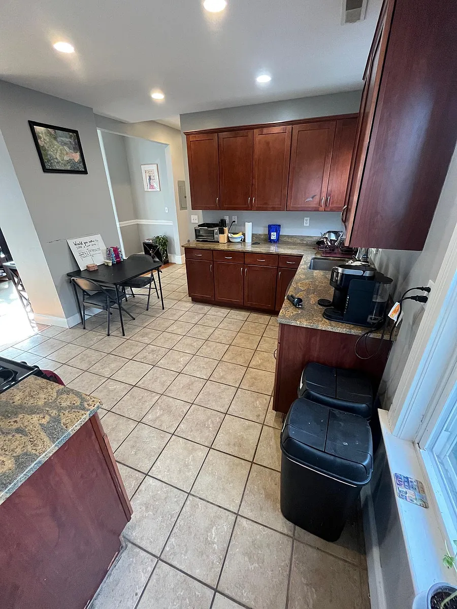 Building Photo - 122 Calumet St #3B