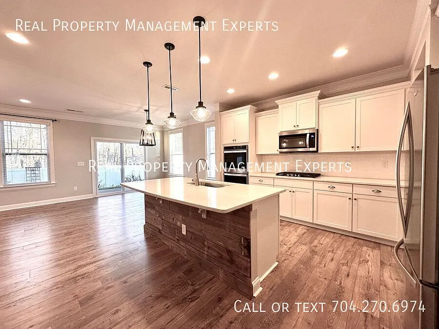 Stunning 4BR/3BA Home in Mooresville! — Photo 4