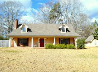 210 Dogwood Lake Dr, Vicksburg, MS 39183