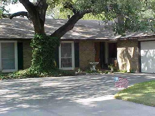 1st image of 1907 OAKSHIRE DR