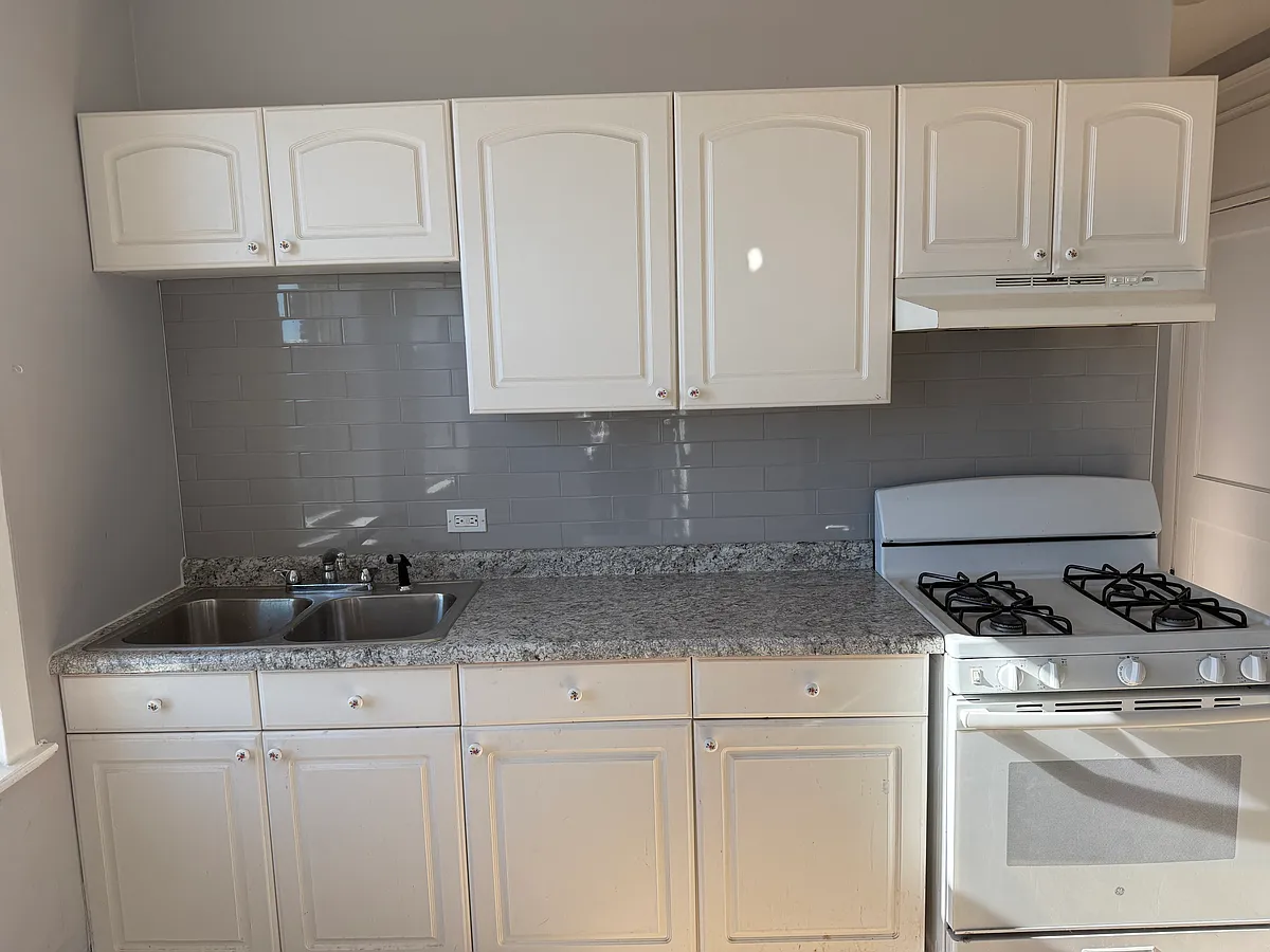 Building Photo - 2553 S Troy St #3F