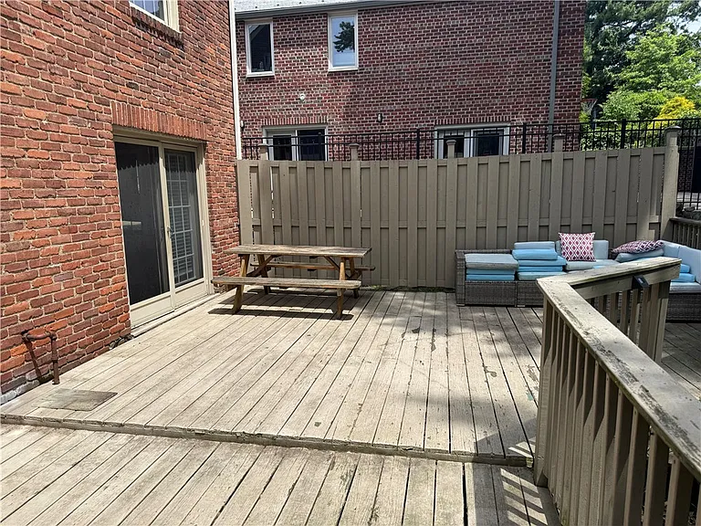 633 Crystal Dr — Photo 34