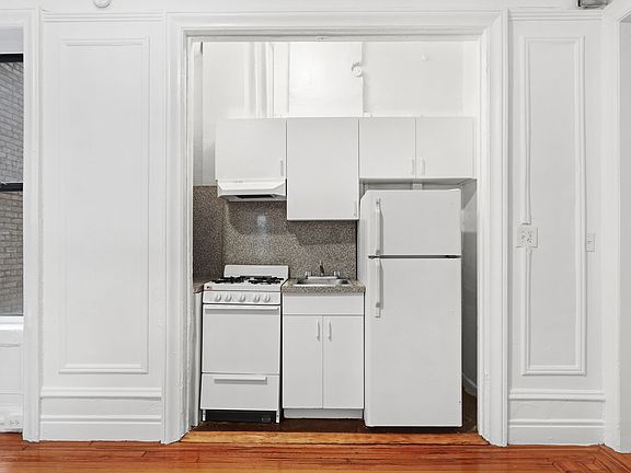 4th image of 347 W 55th St APT 2A