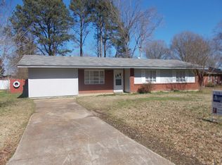 18 Longview Dr, Grenada, MS 38901