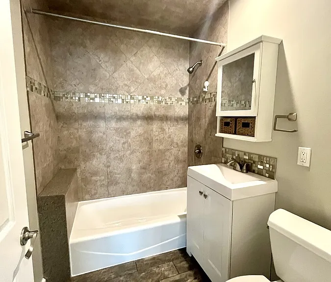 390 W Oliver St — Photo 30