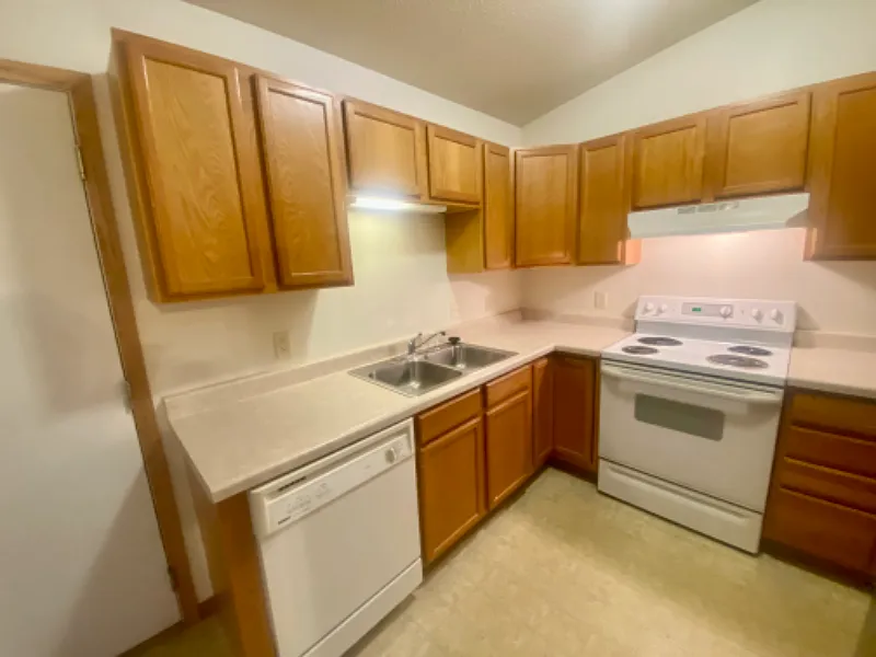 3 bed, 1400 sqft, $1,700 — Photo 3