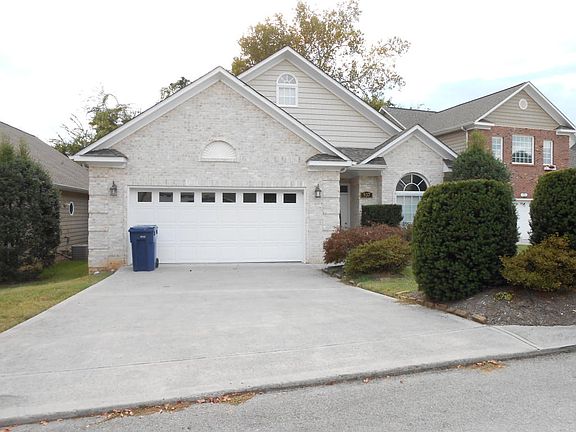 2nd image of 937 Gothic Manor Ln