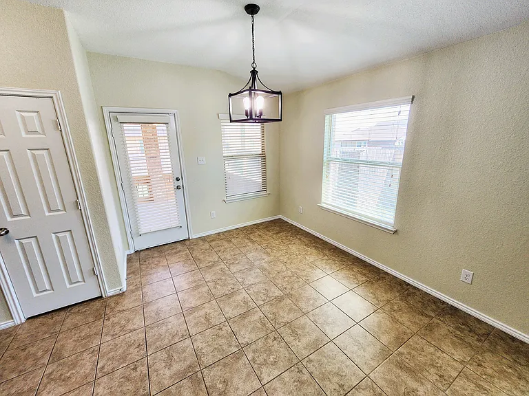 6304 Cool Creek Dr — Photo 10