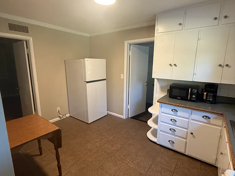 1146 S Jefferson Ave — Photo 4