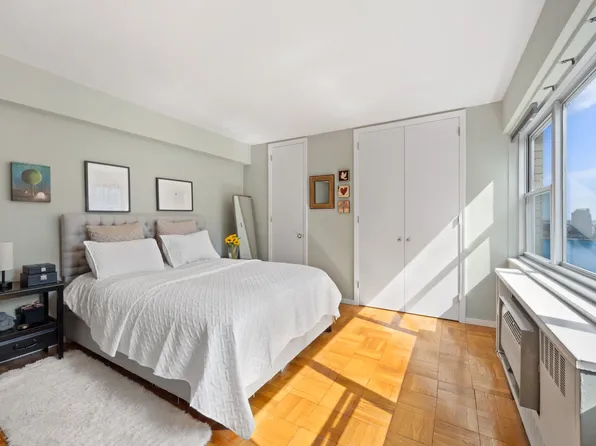 333 East 46th Street image 5 of 9