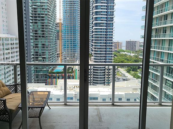 2nd image of 1111 SW 1st Ave #2718