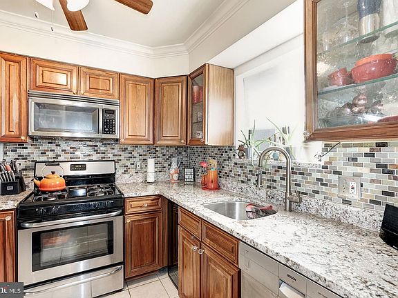 5th image of 1023 Quincy St NE #1023