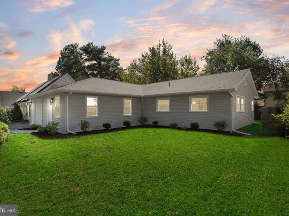 9 Spindletop Ln, Willingboro, NJ 08046