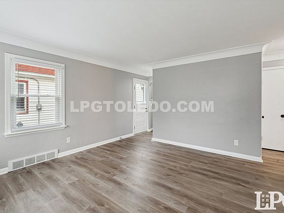 4th image of 3648 Watson Ave