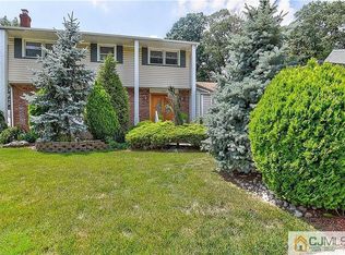 11 Bodnarik Rd, Edison, NJ 08837