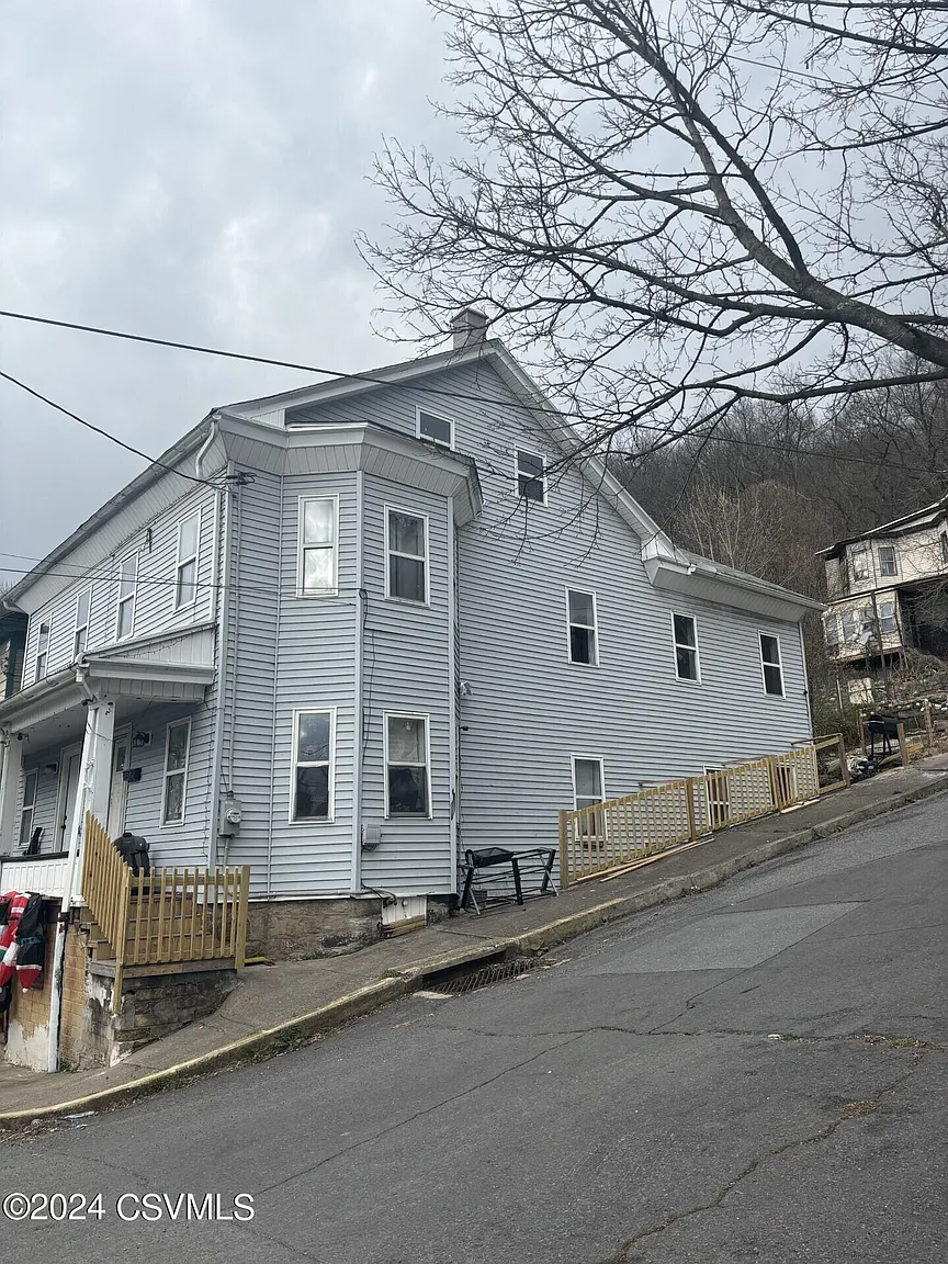 227 E Cameron St photo 1