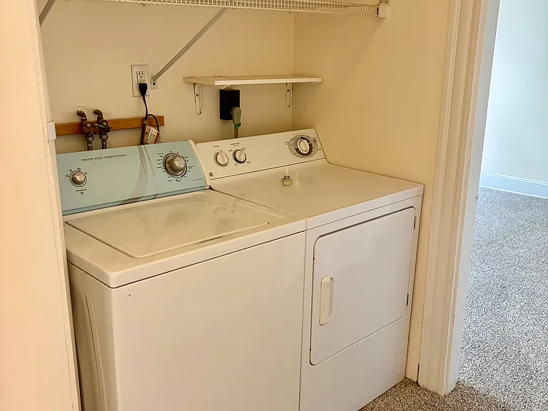 in unit washer/dryer hookup