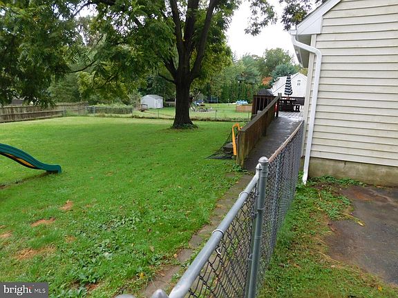 5th image of 17 Lynn Blvd