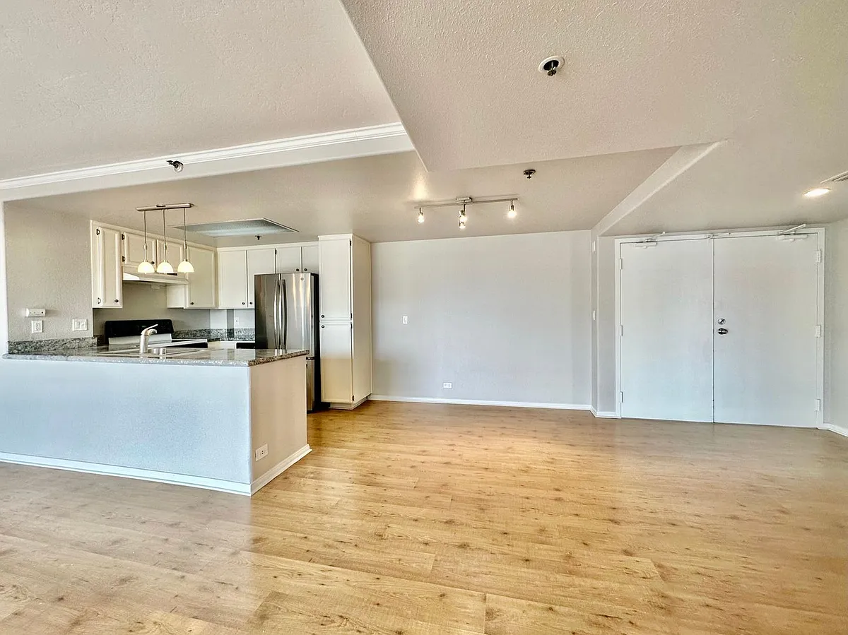 Building Photo - 1514 7th Ave #203