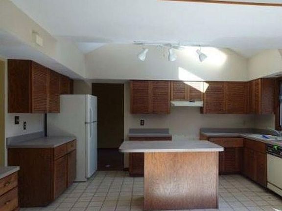 3rd image of 9567 Park Place Dr