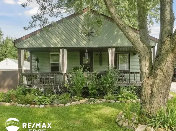 2205 Howe Rd, Burton, MI 48519
