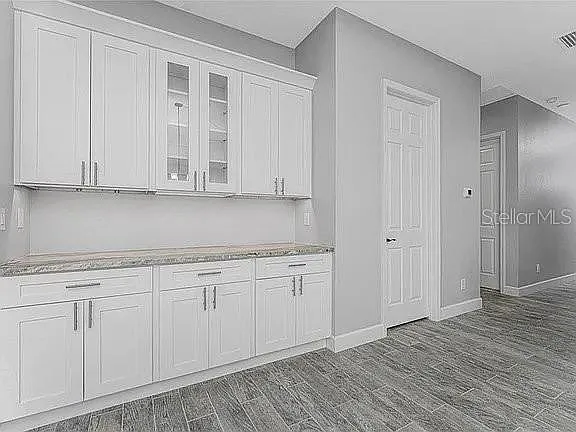 3 bed, 2.0 bath, 1657 sqft, $2,300 — Photo 2