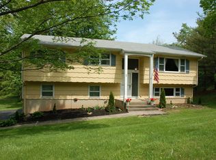 2 Glenwood Dr, Blauvelt, NY 10913