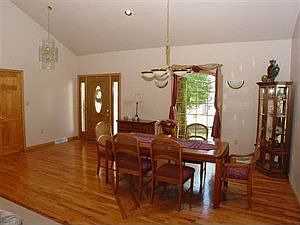 4th image of 488 Pinewood Dr