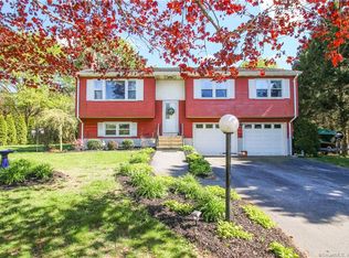 19 Lincoln Rd, Waterford, CT 06385