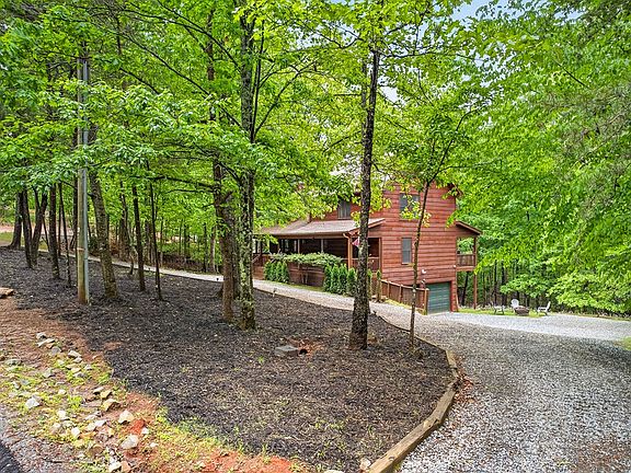 4th image of 160 Acadia Dr