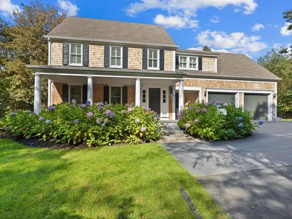 42 Canterbury St, Hingham, MA 02043