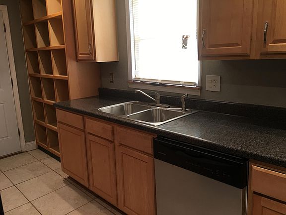 plenty of shelf space. 