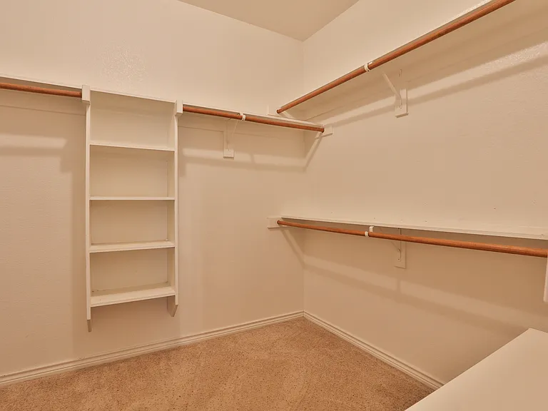 11921 Kingsville Dr — Photo 17