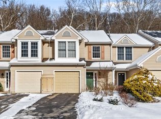 261 Commons Dr, Oakmont, PA 15139