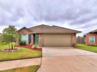 656 SW 37th St, Moore, OK 73160