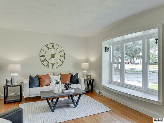 3rd image of 3109 Evelyn St
