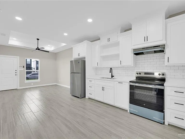 905 Crestview St #2 — Photo 6