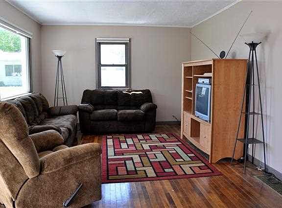 3rd image of 1409 W Pike St