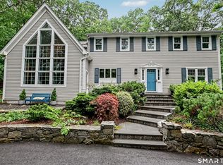 91 Raymond St, Darien, CT 06820