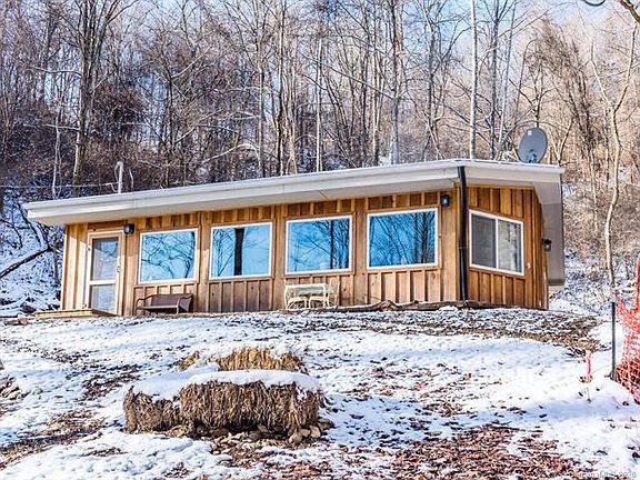 3rd image of 857 Wooded Mountain Trl