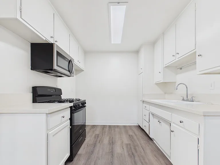Cedar Court Apartments — Photo 17