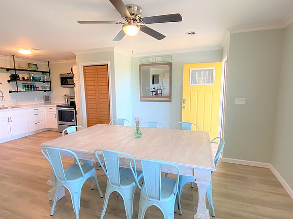 4th image of 928 E Dolphin Dr #A