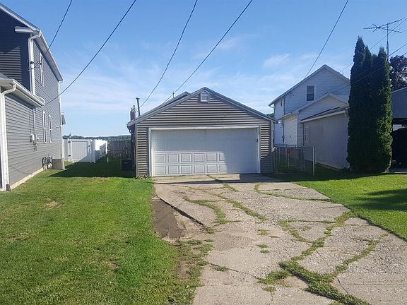 5th image of 829 S Lakeside Dr