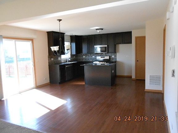 3rd image of 1760 Woodside Dr