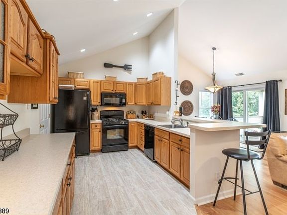 5th image of 57 Harker Hill Dr #502