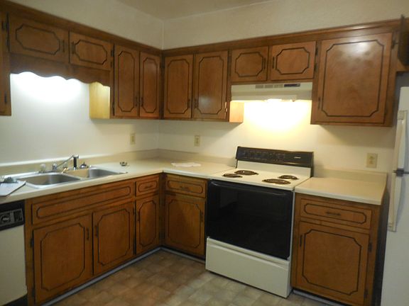 4th image of 461 Martha Ln